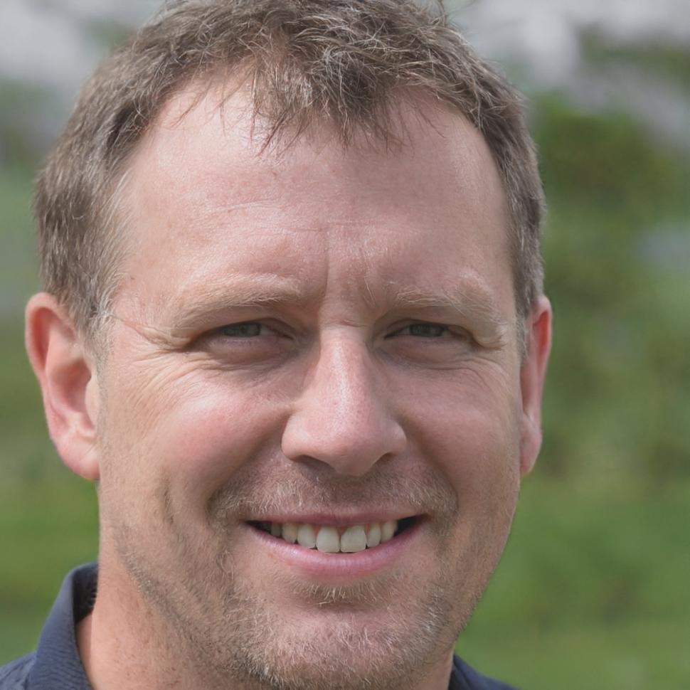 Portrait de professionnel satisfait de la formation moniquarzent